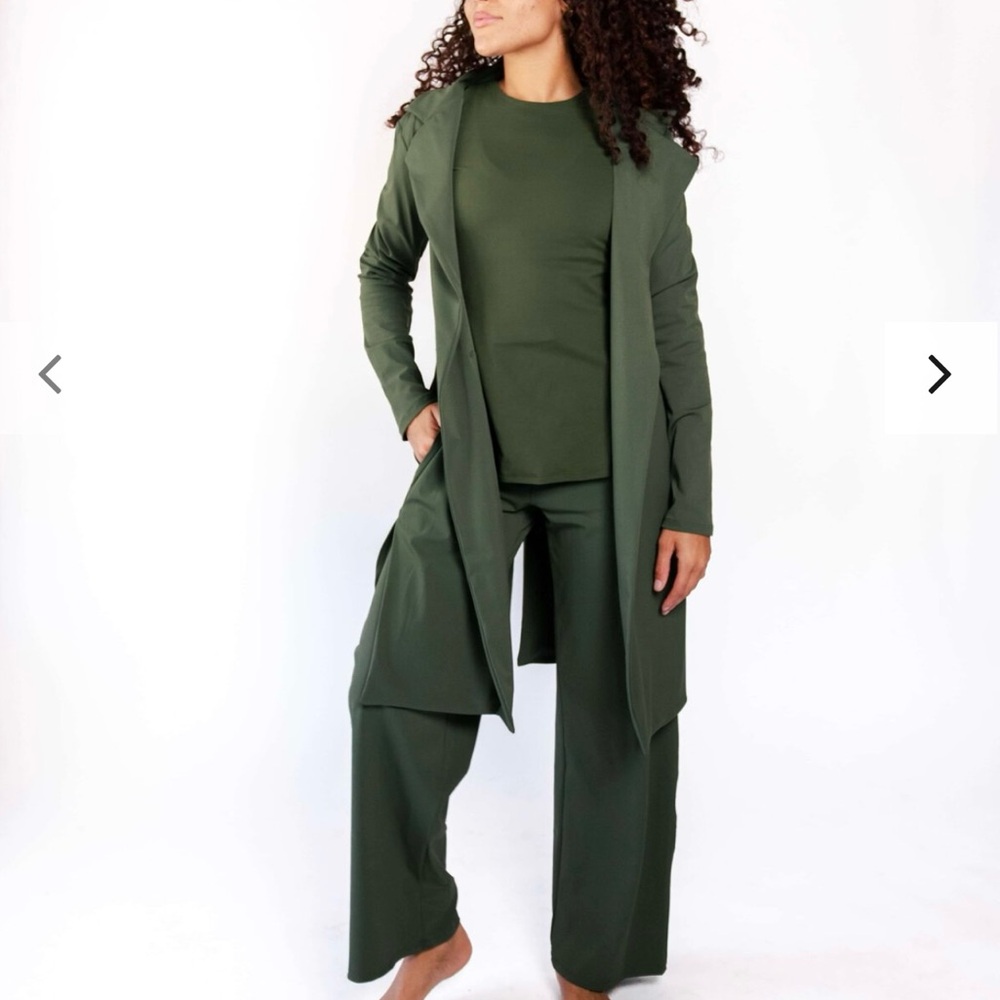 Yoga Democracy trench coat long jacket Pockets Green M like New !